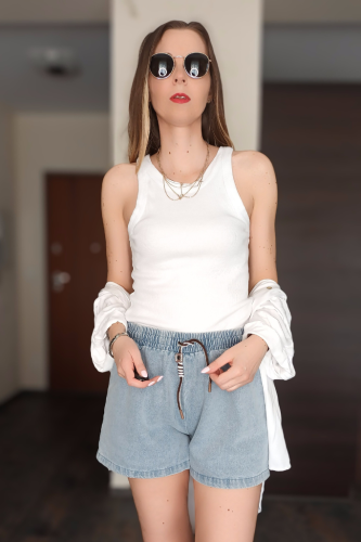 top-bokserka-prazek-biala