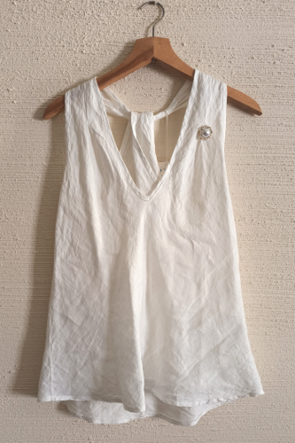 top-lniany-broszka-dekolt-v-czekoladowy-bialy