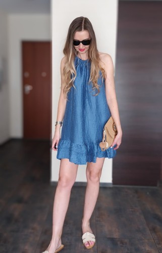 letnia-wiskozowa-luzna-sukienka-niebieska-wiazana-na-szyje (2)