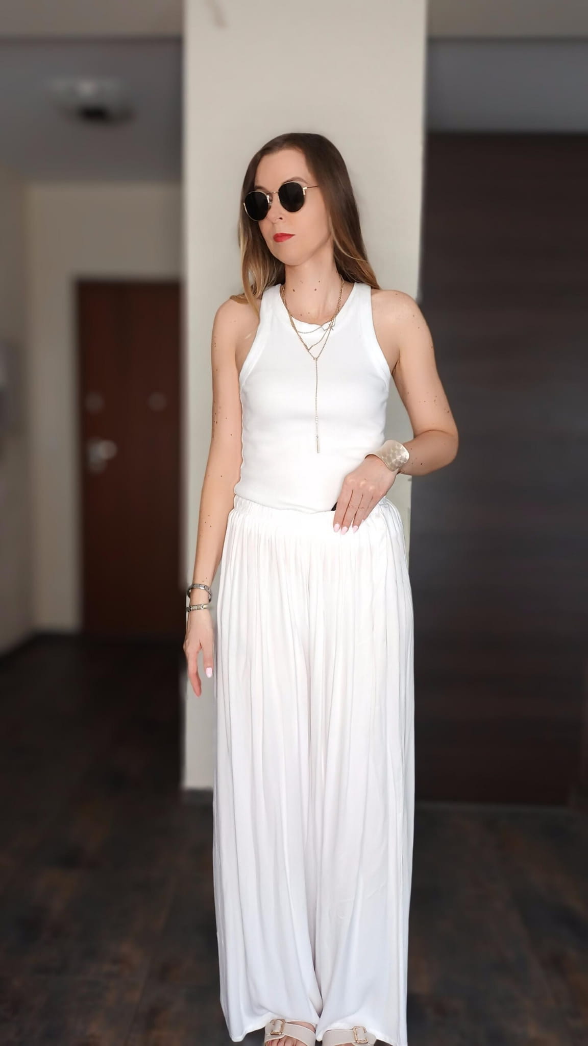 top-bokserka-prazek-biala