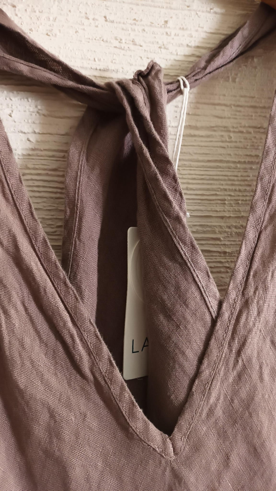 top-lniany-broszka-dekolt-v-mokka (4)