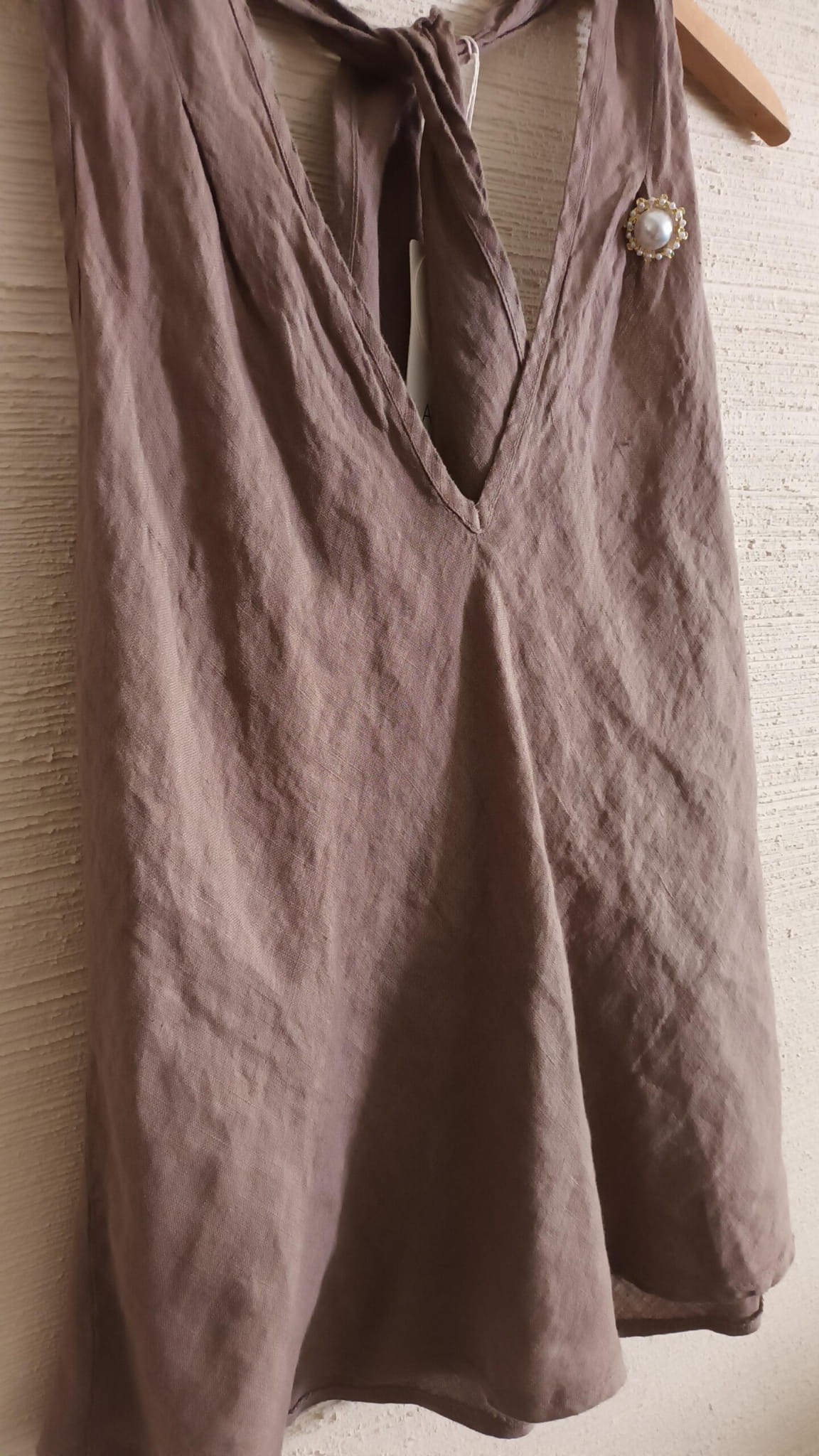 top-lniany-broszka-dekolt-v-mokka (5)