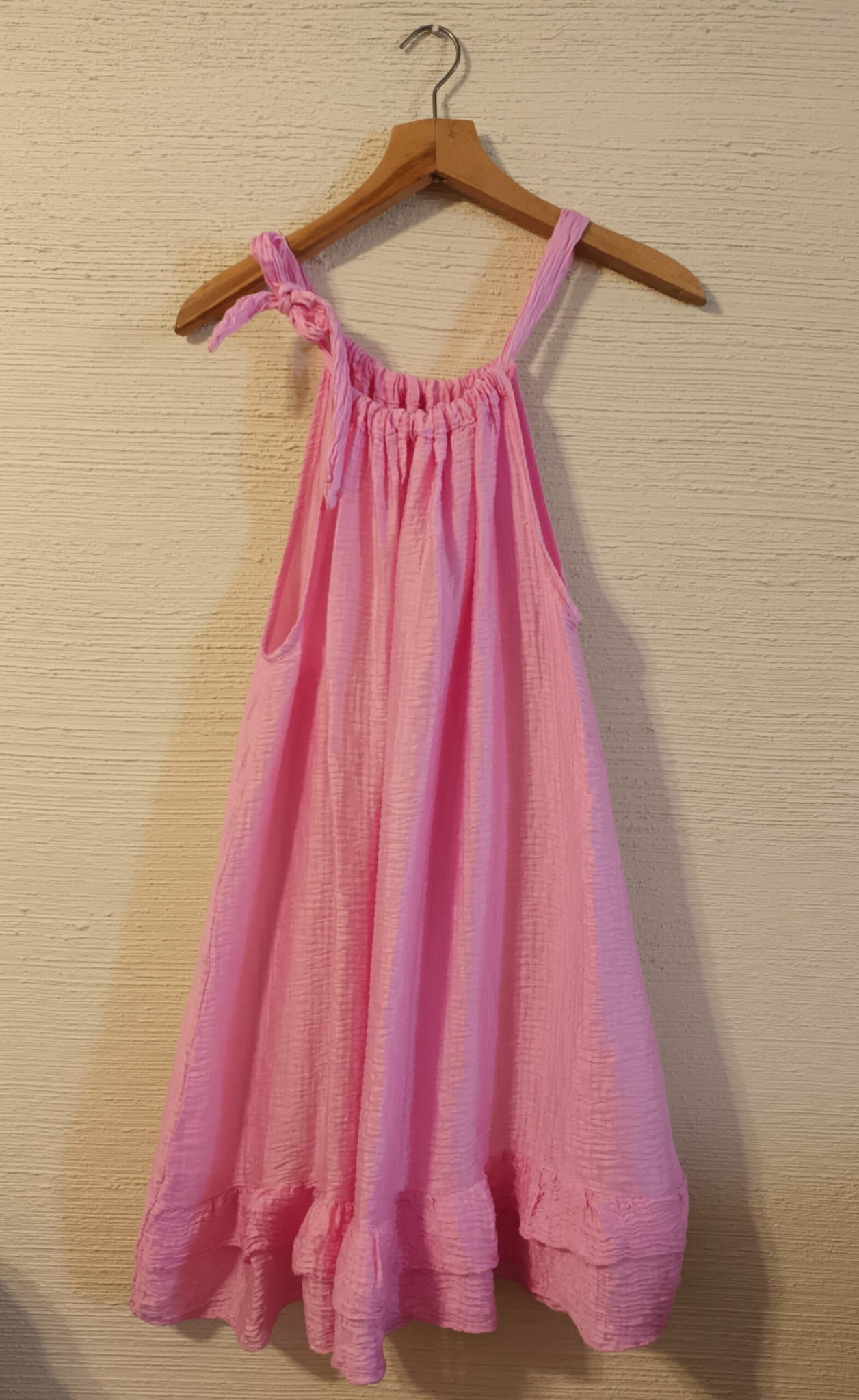 letnia-wiskozowa-luzna-sukienka-rozowa-wiazana-na-szyje (18)