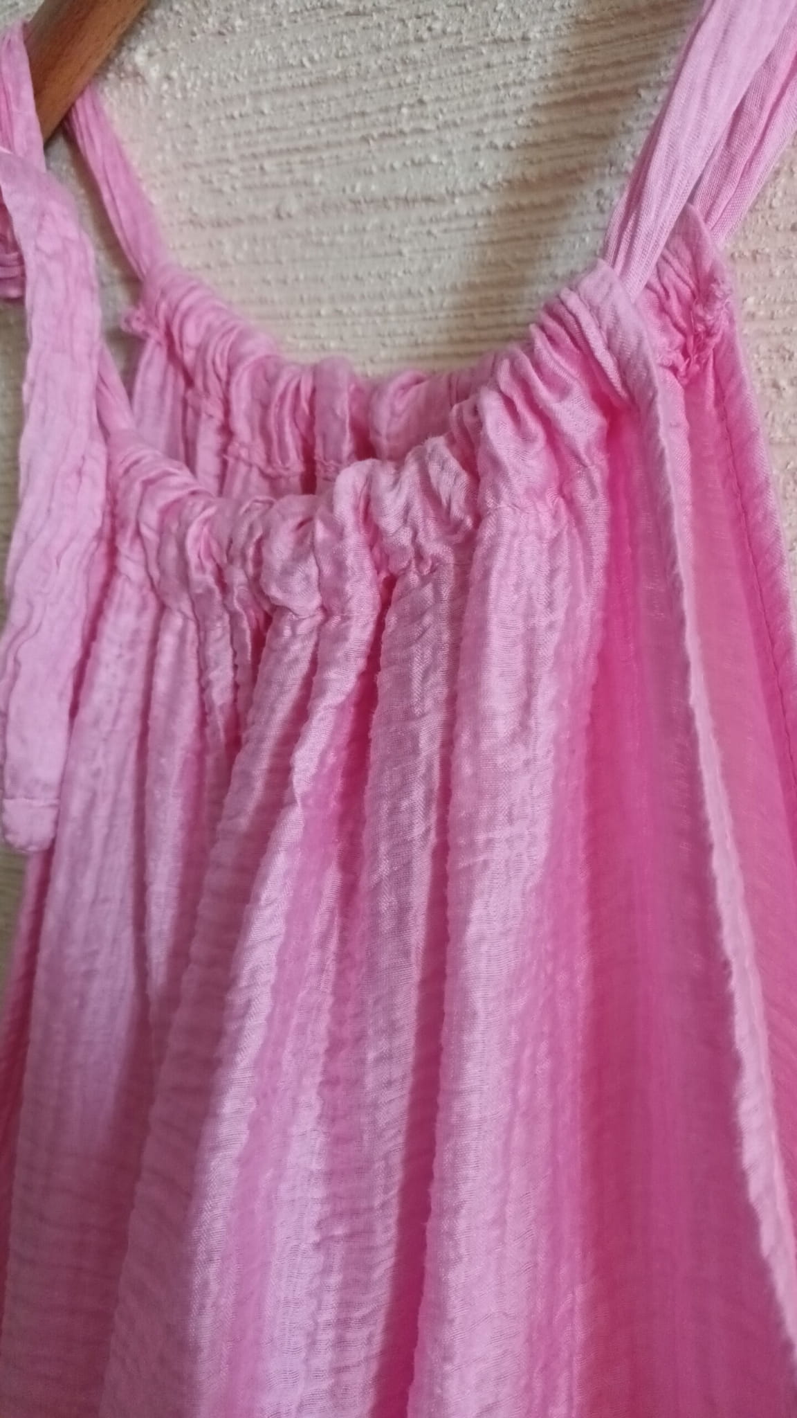 letnia-wiskozowa-luzna-sukienka-rozowa-wiazana-na-szyje (16)