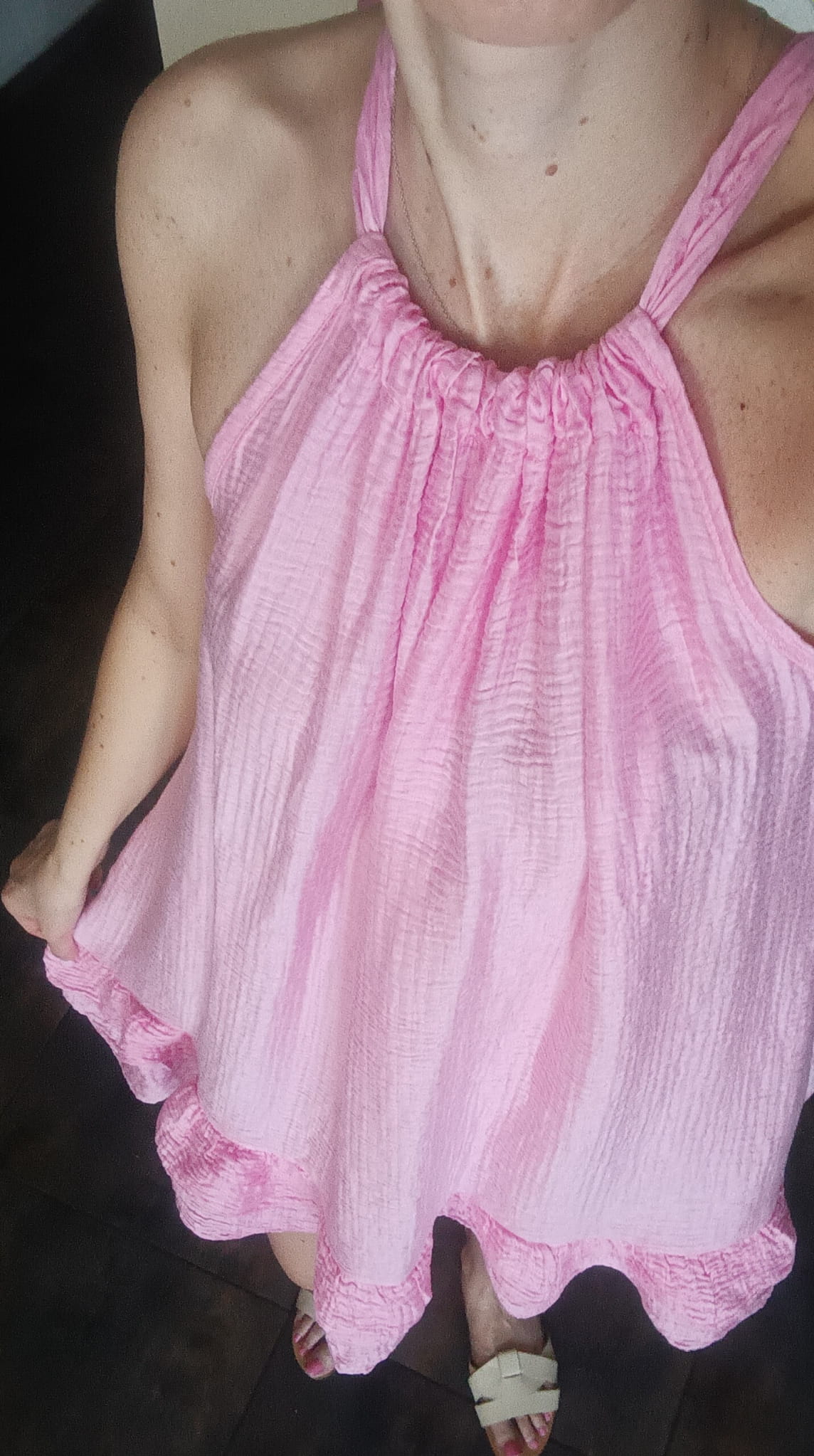 letnia-wiskozowa-luzna-sukienka-rozowa-wiazana-na-szyje (11)