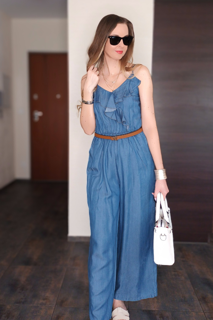 Kombinezon-jeansowy-dlugi-falbanki-ramiaczka-niebieski