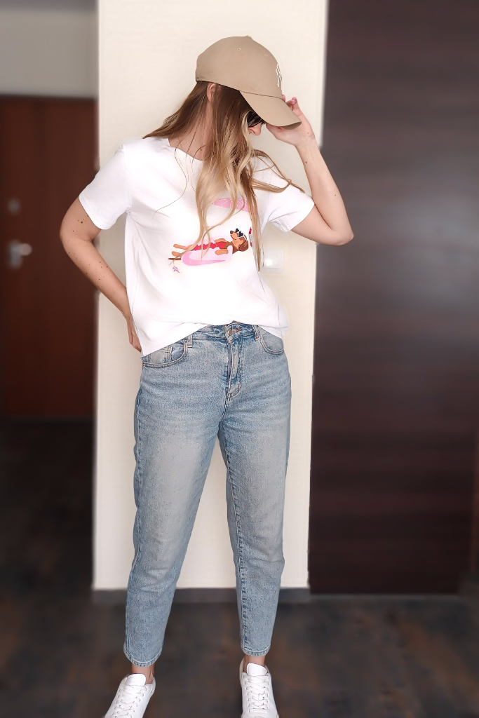 t-shirt-bialy-hotdoggo-jamnik-na-materacu-hot-dog-koszulka-z-psem-lato-2025 (4)