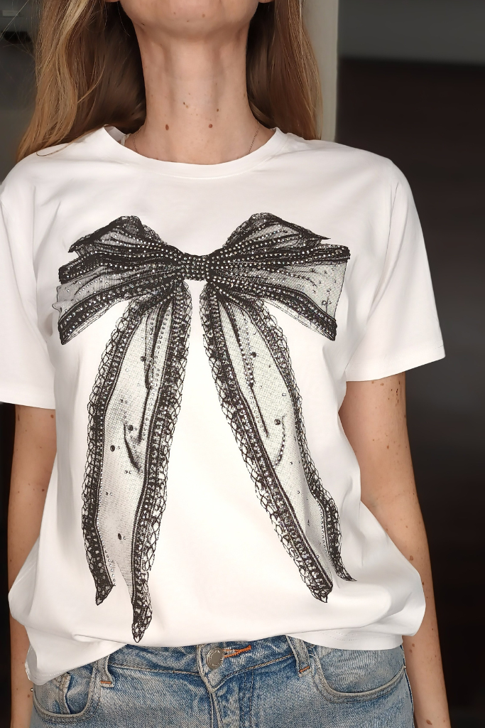 t-shirt-bialy-ribbon-kokarda-brylanciki-nadruk-kobiecy-tshirt-na-lato-2025.jpg