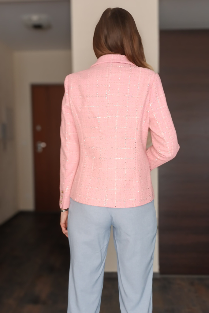 marynarka-rozowa-zlote-guziki-ala-chanel (1)