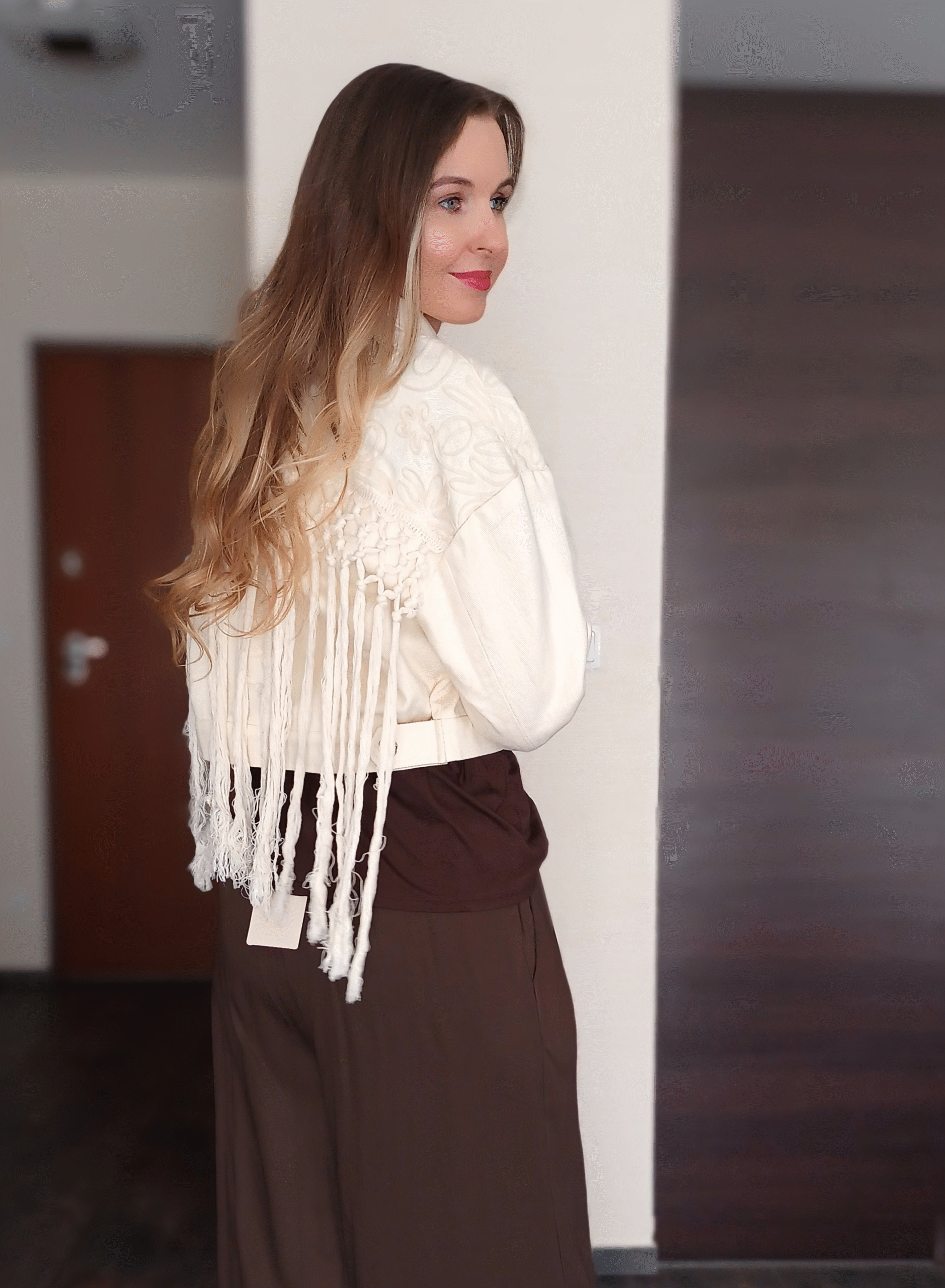 kurtka-krotka-kremowa-boho-fredzle