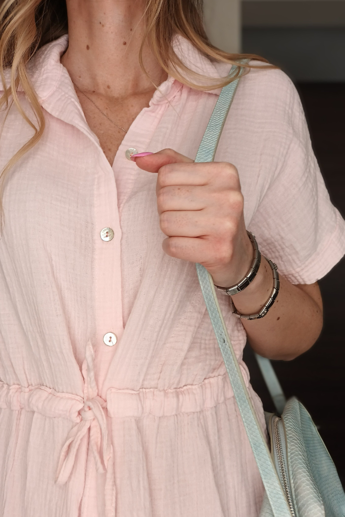 sukienka-przed-kolano-pudrowy-roz-jasny-krotki-rekaw-muslin-bawelna (5)