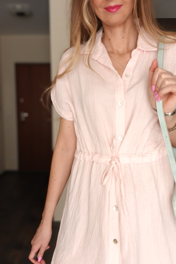 sukienka-przed-kolano-pudrowy-roz-jasny-krotki-rekaw-muslin-bawelna (8)