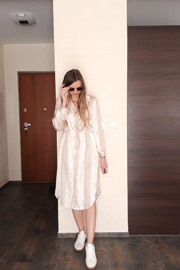 sukienka-midi-w-pasy-bezowo-biala-dlugi-rekaw-bawelna (19)