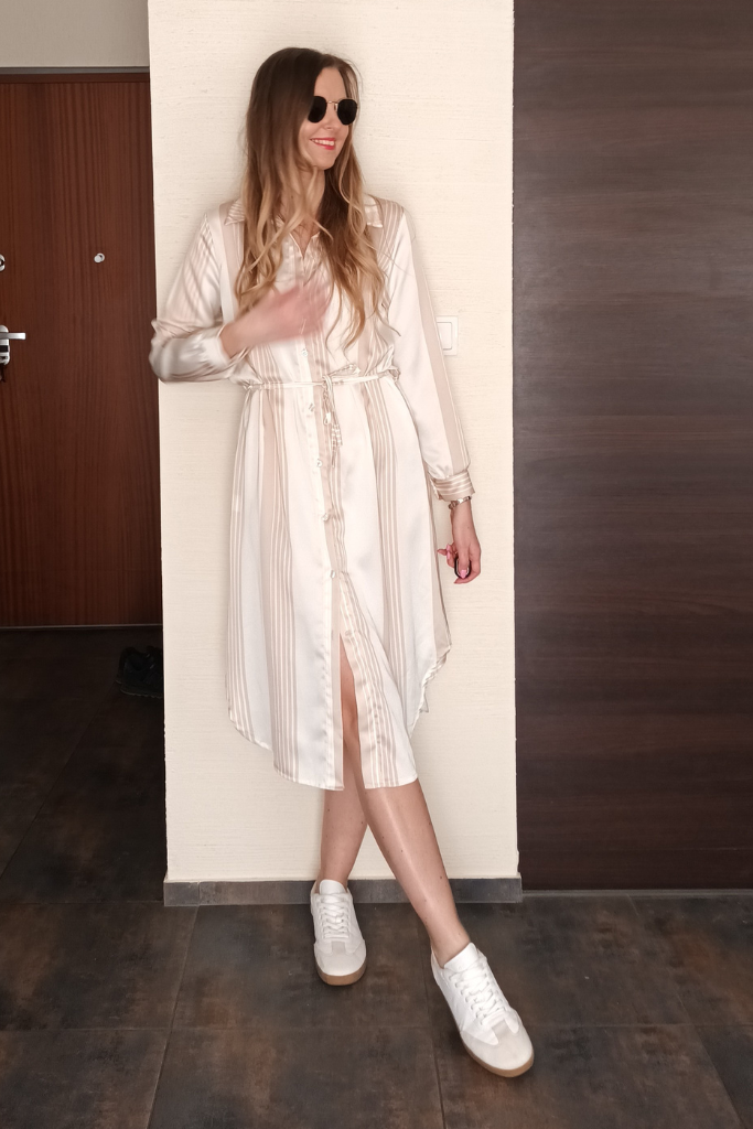 sukienka-midi-w-pasy-bezowo-biala-dlugi-rekaw-bawelna (18)