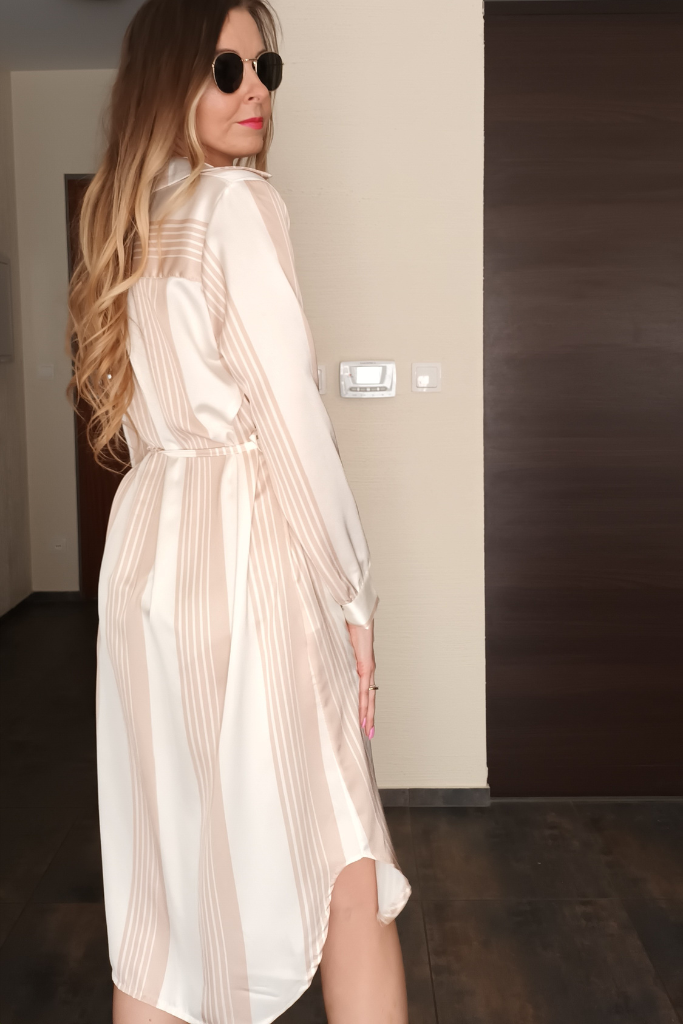 sukienka-midi-w-pasy-bezowo-biala-dlugi-rekaw-bawelna (13)
